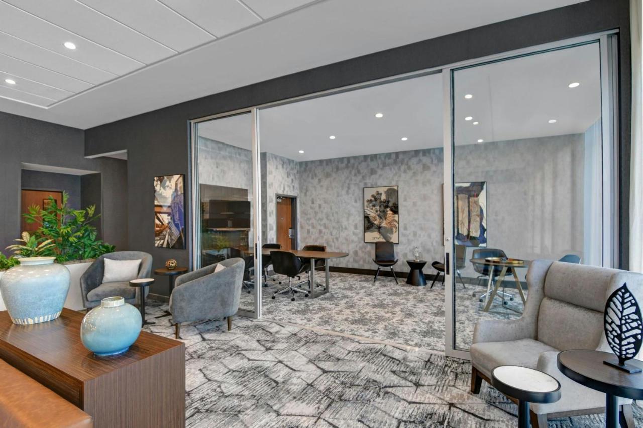 | Courtyard by Marriott Hamilton