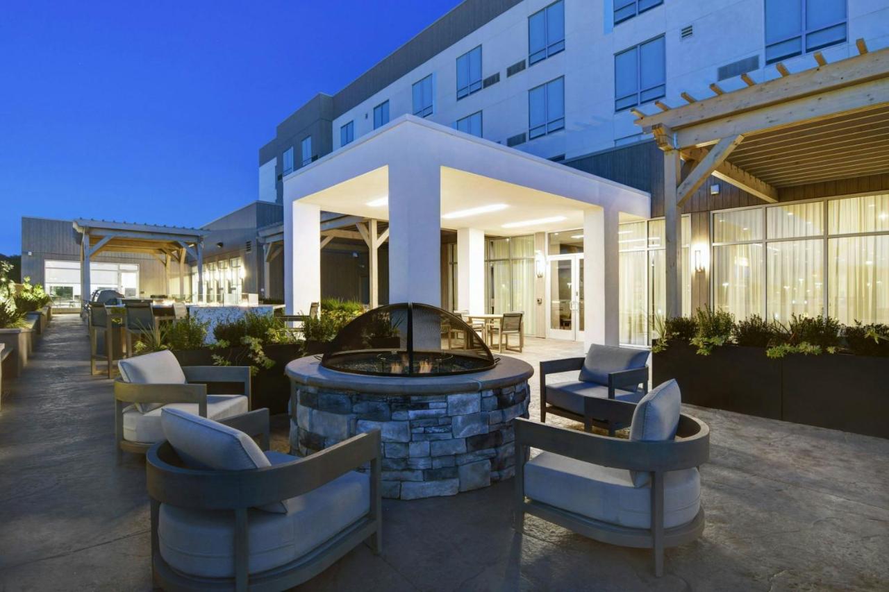 | Courtyard by Marriott Hamilton