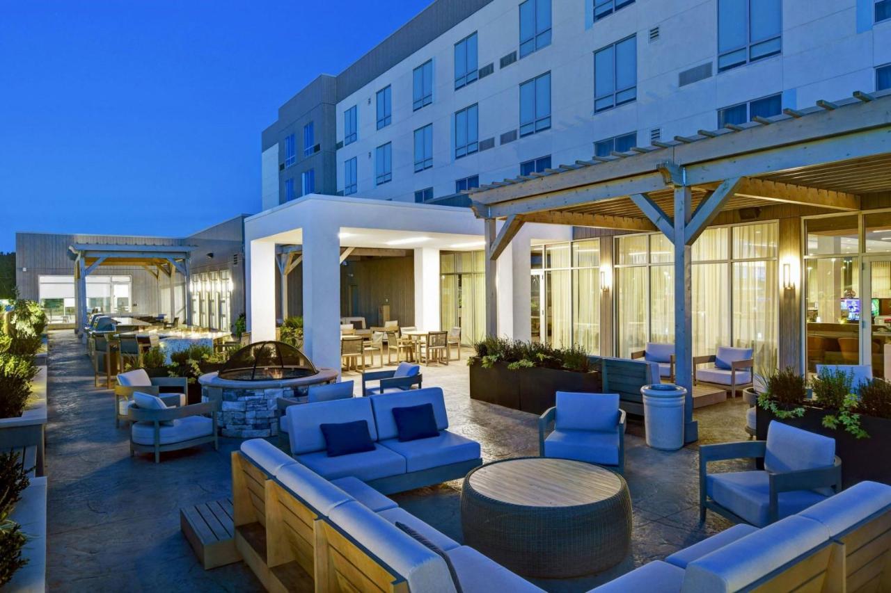 | Courtyard by Marriott Hamilton