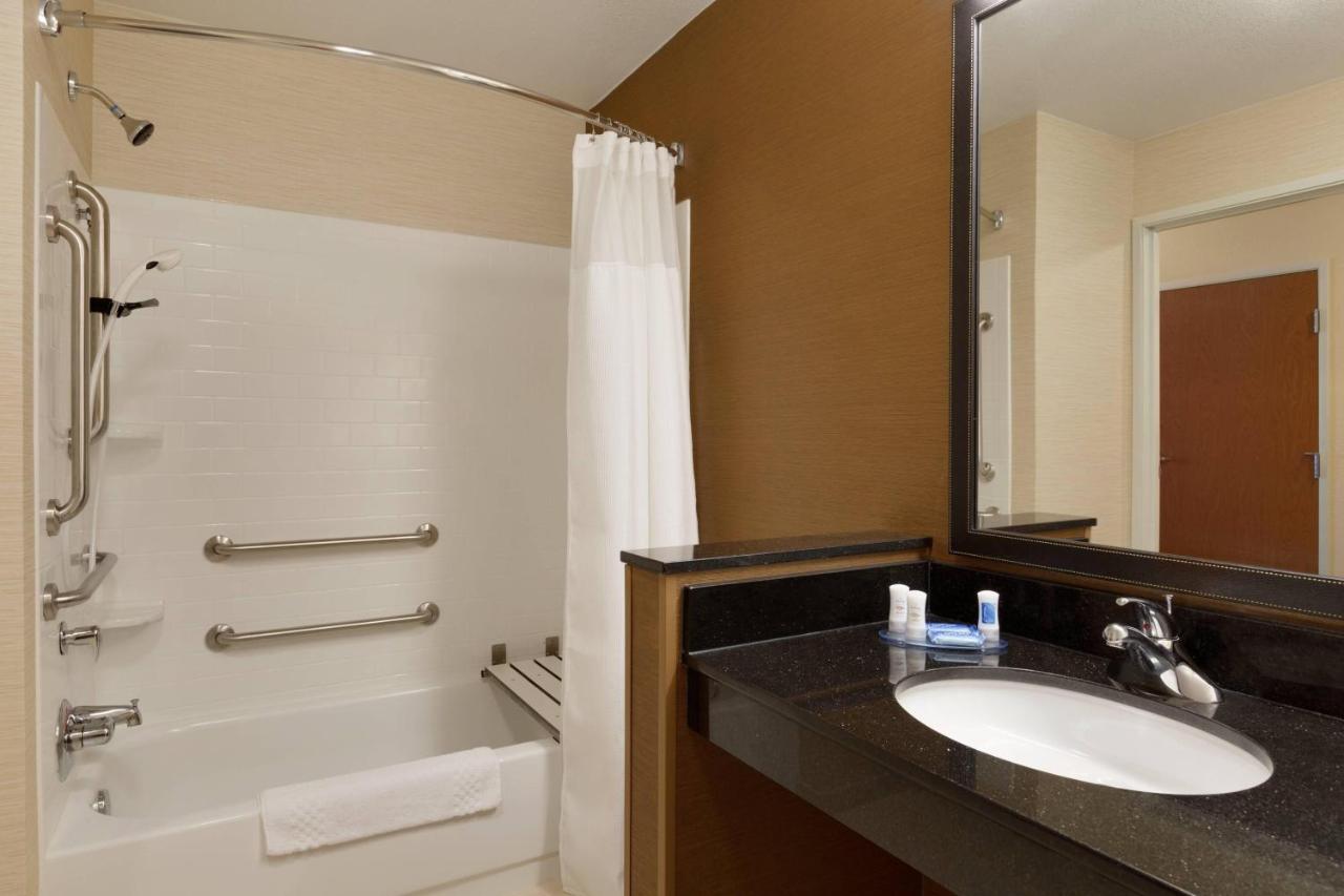 | Fairfield Inn & Suites Bismarck North