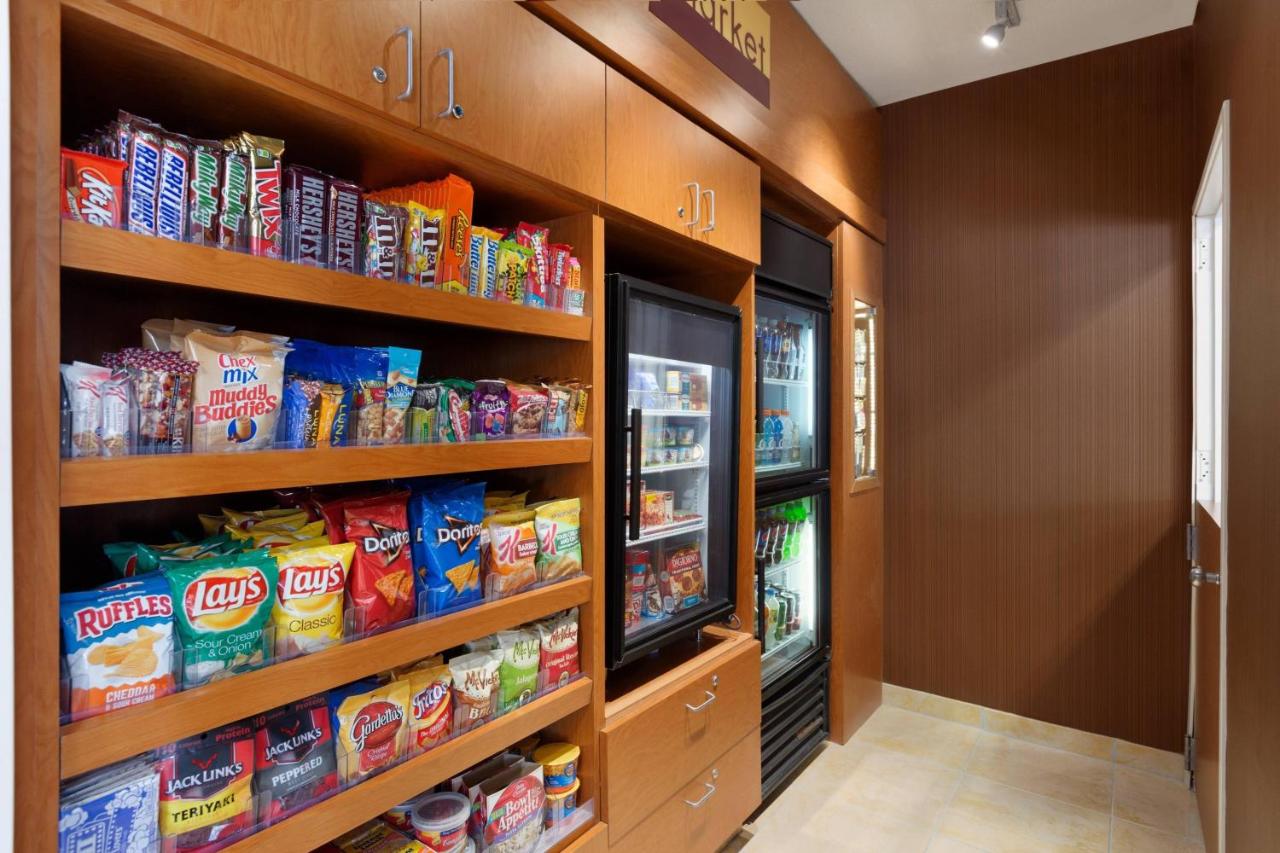 | Fairfield Inn & Suites Bismarck North