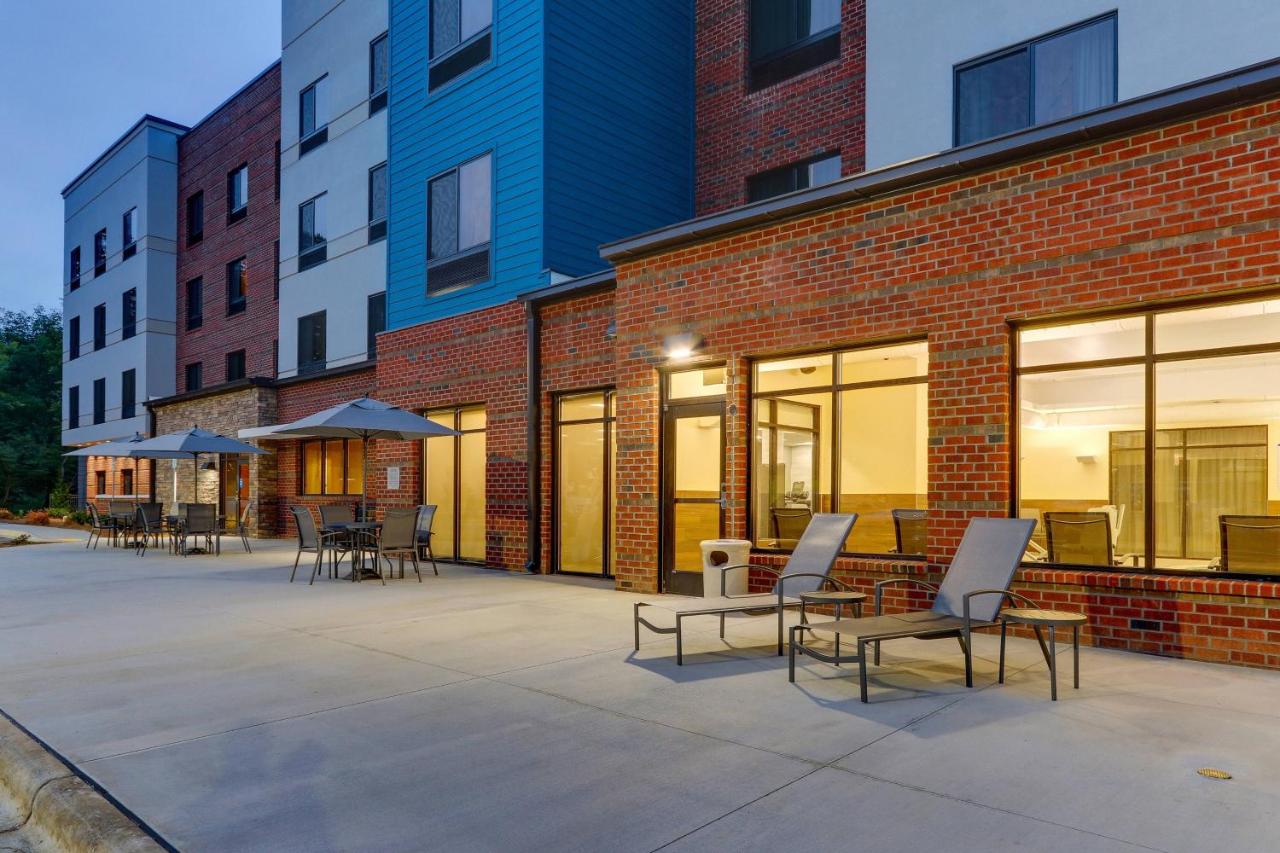 | Fairfield Inn & Suites by Marriott Asheville Weaverville