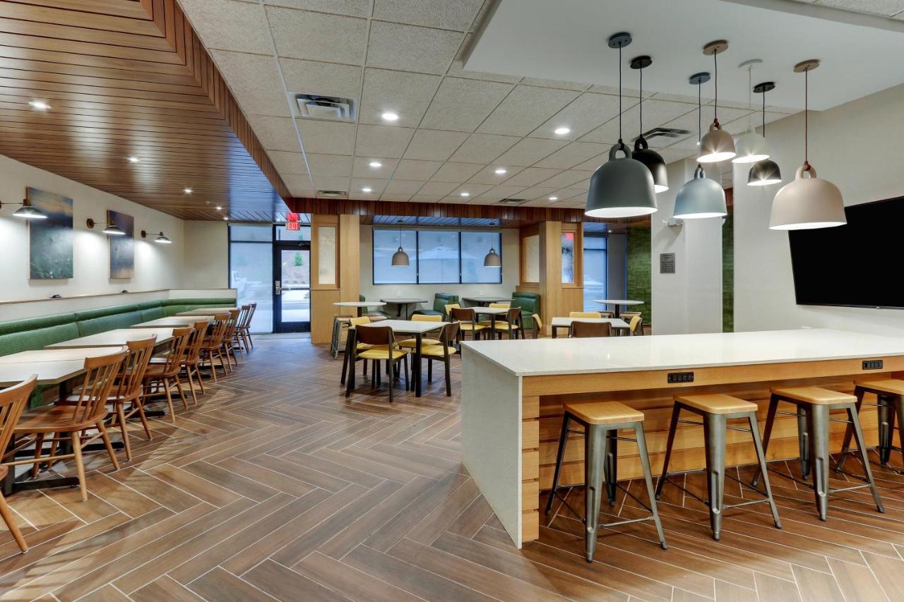 | Fairfield Inn & Suites by Marriott Asheville Weaverville