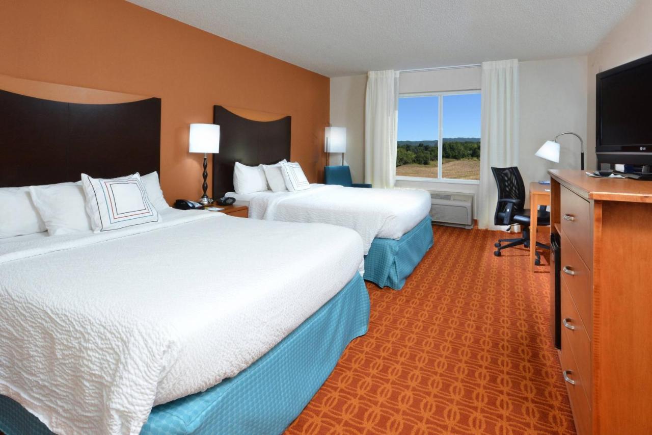| Fairfield Inn & Suites by Marriott
