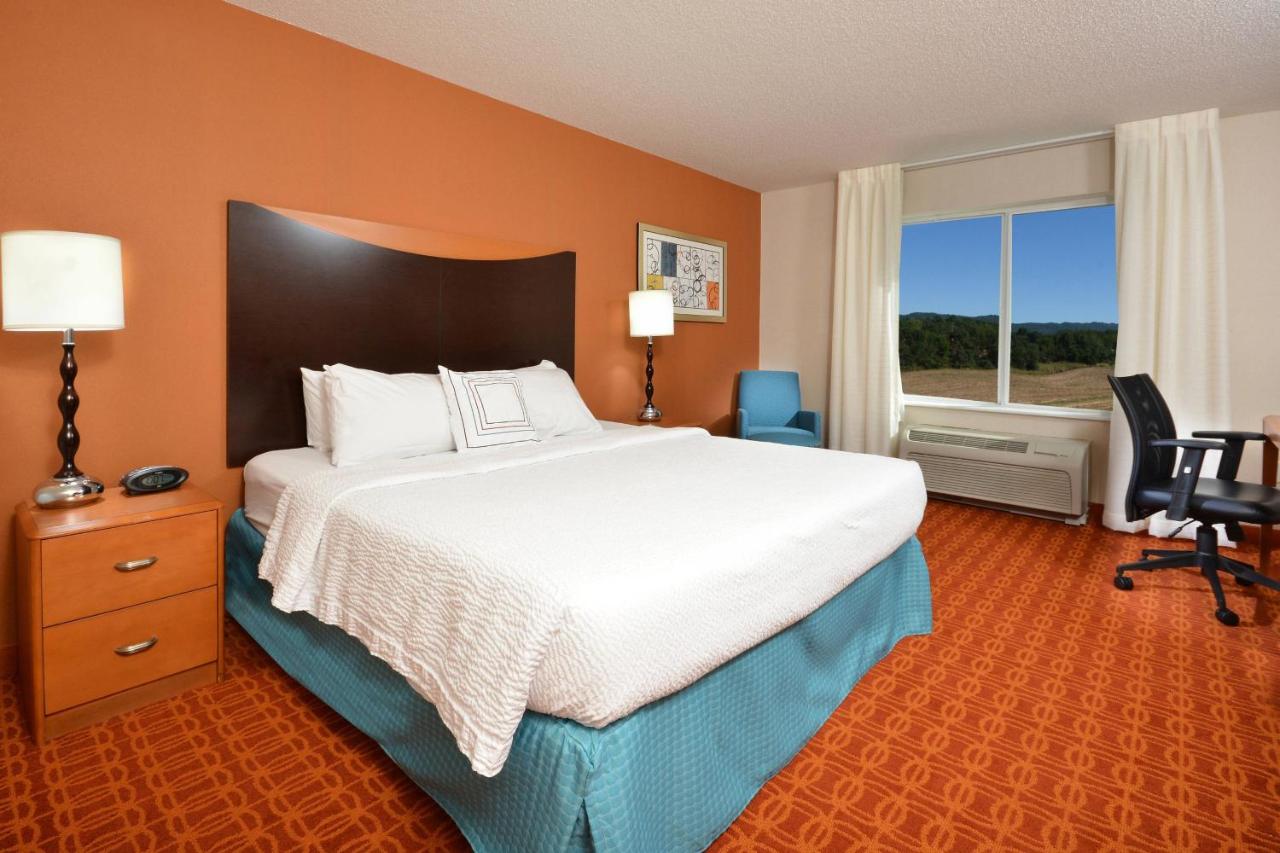 | Fairfield Inn & Suites by Marriott