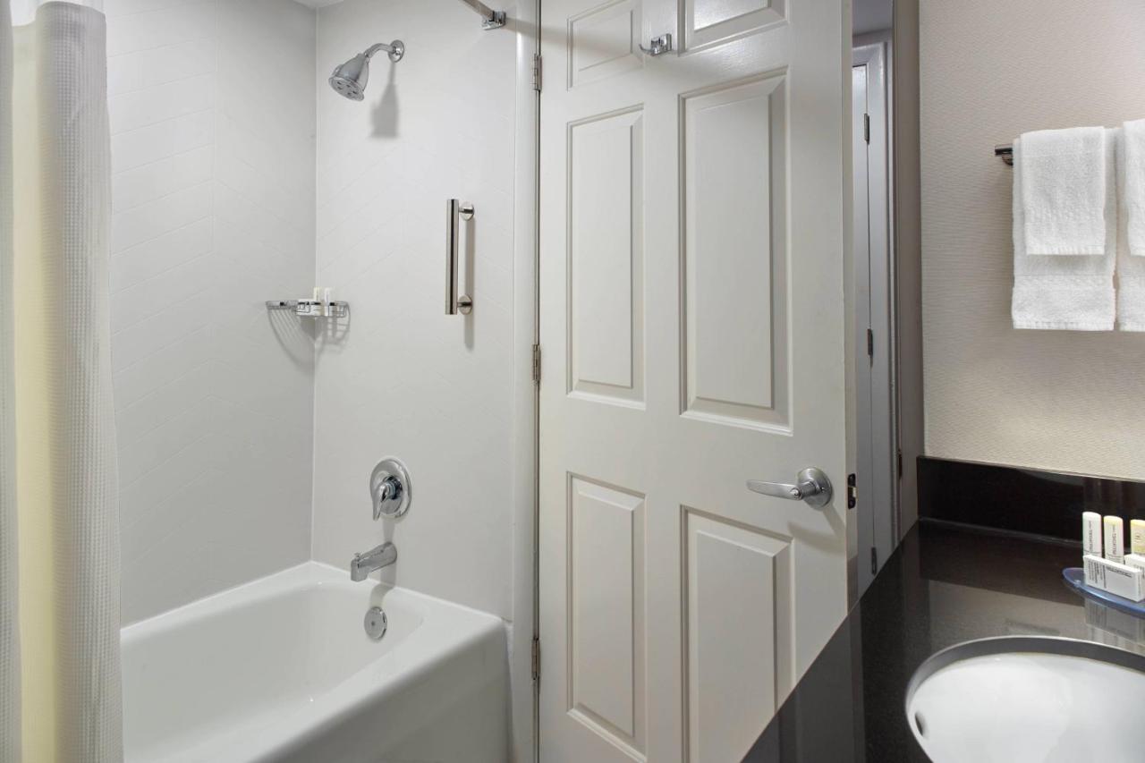 | Fairfield by Marriott Inn & Suites Asheville Outlets