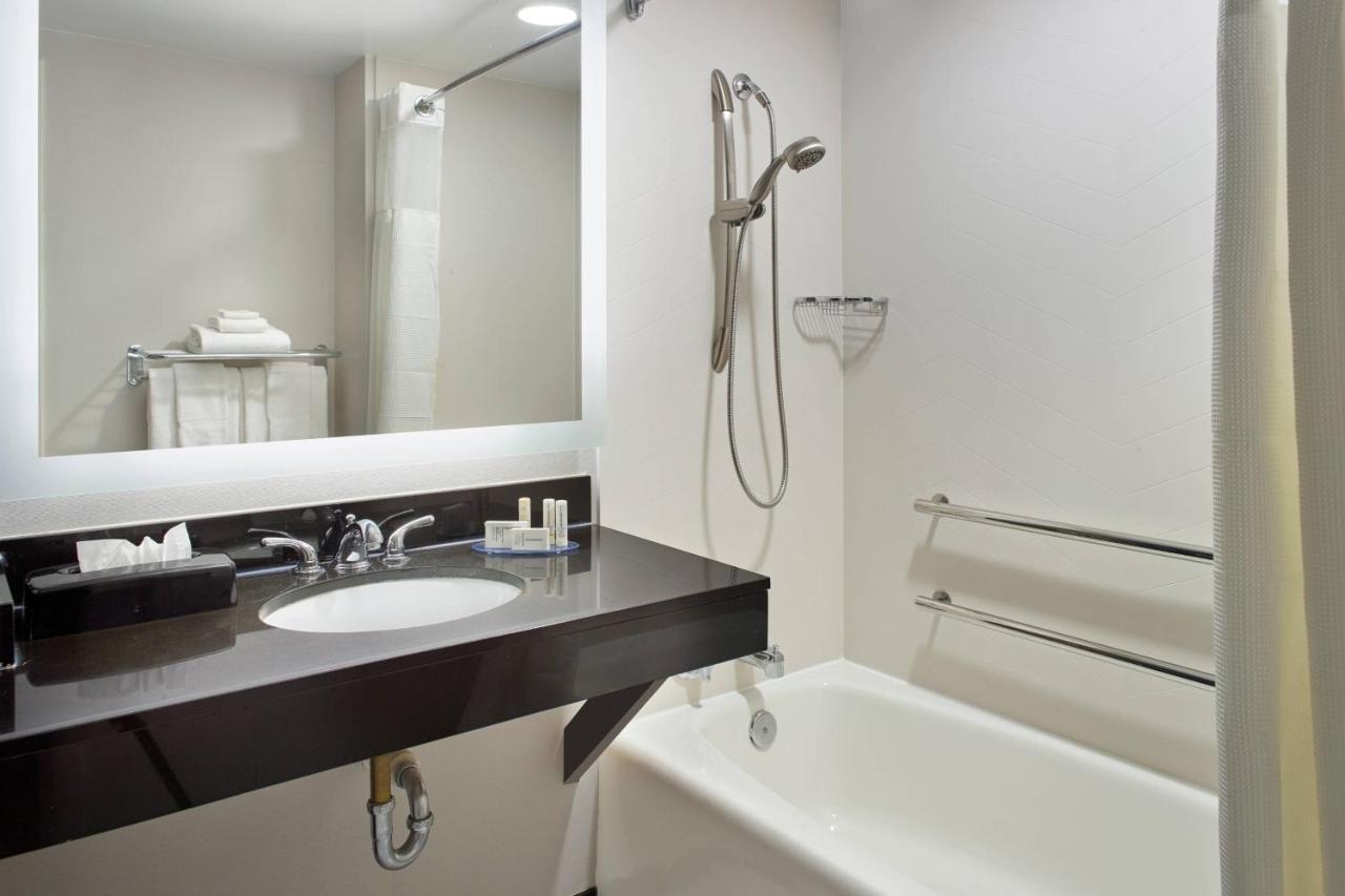 | Fairfield by Marriott Inn & Suites Asheville Outlets