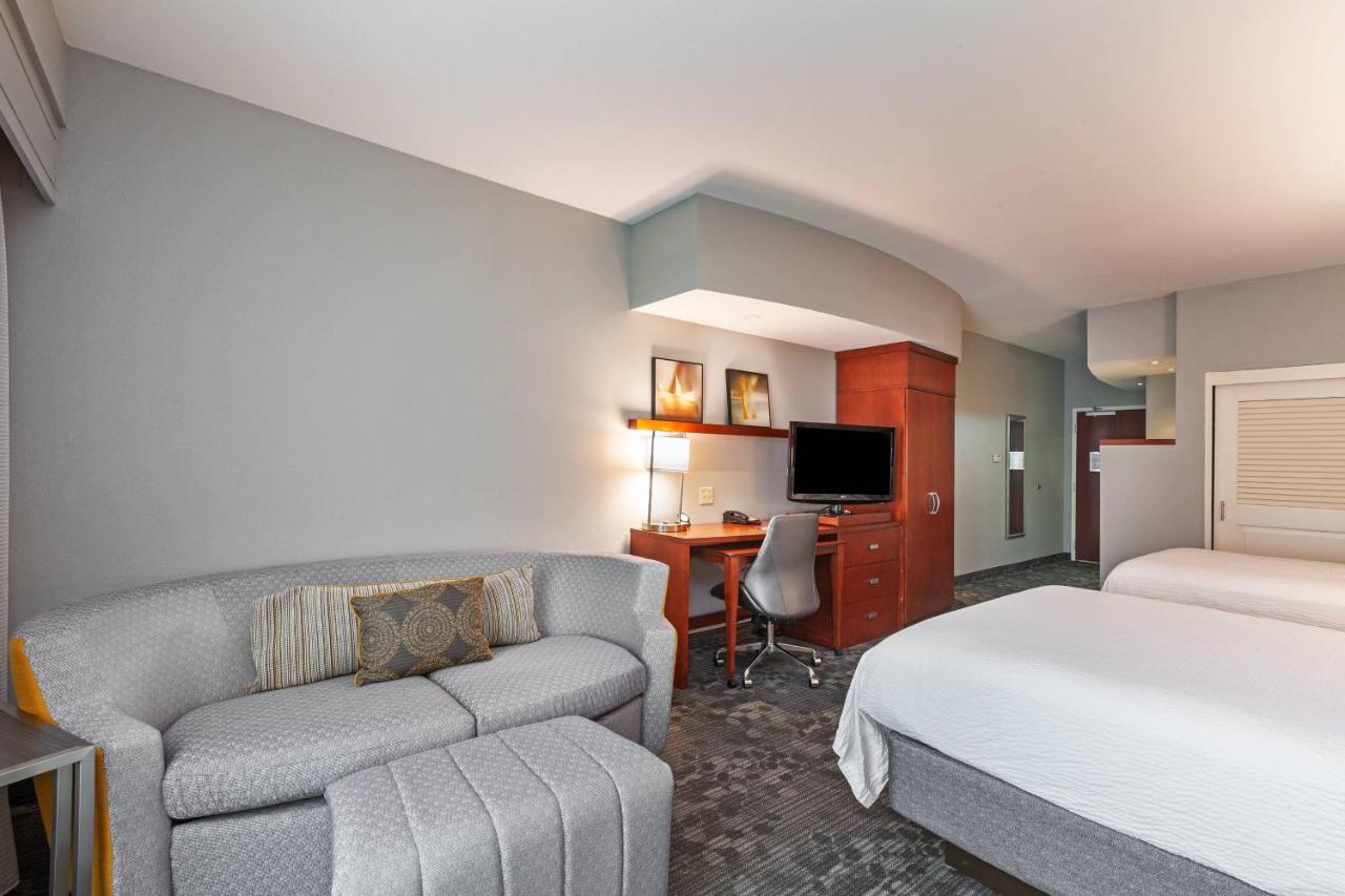 | Courtyard by Marriott Tulsa Woodland Hills