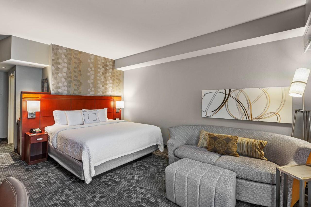 | Courtyard by Marriott Tulsa Woodland Hills