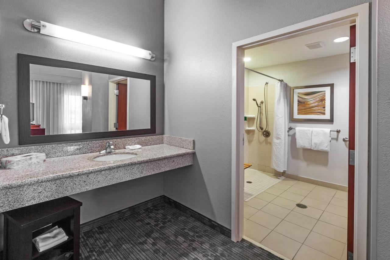 | Courtyard by Marriott Tulsa Woodland Hills