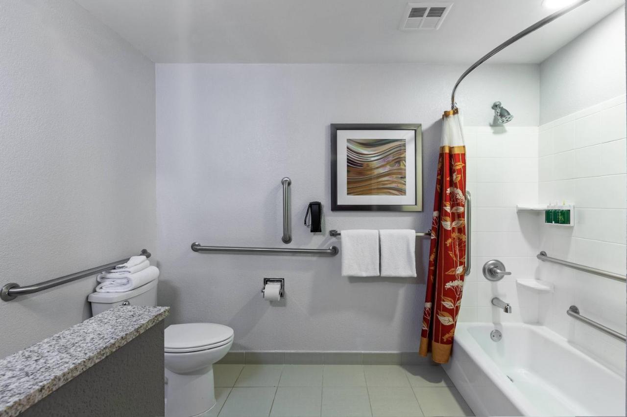 | Courtyard by Marriott Tulsa Woodland Hills