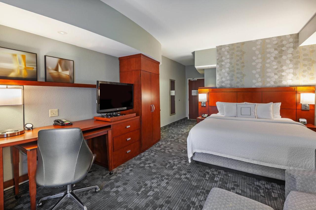 | Courtyard by Marriott Tulsa Woodland Hills
