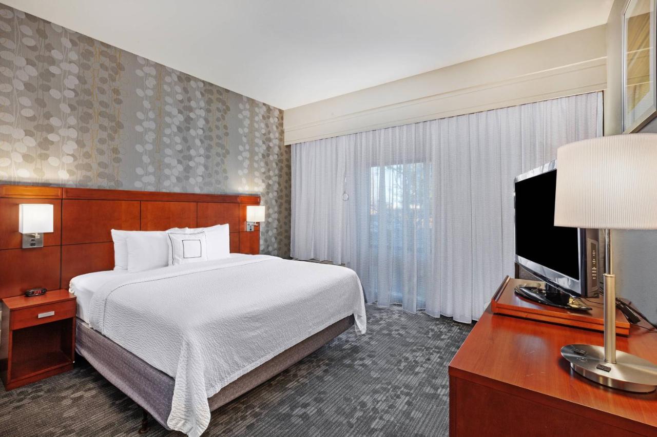 | Courtyard by Marriott Tulsa Woodland Hills