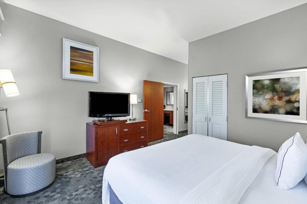 | Courtyard by Marriott Tulsa Woodland Hills