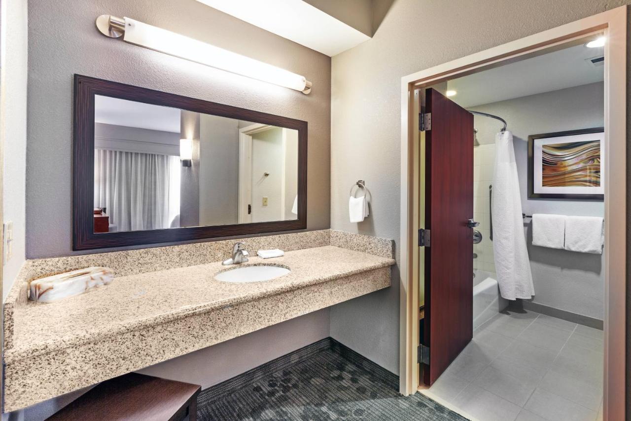 | Courtyard by Marriott Tulsa Woodland Hills