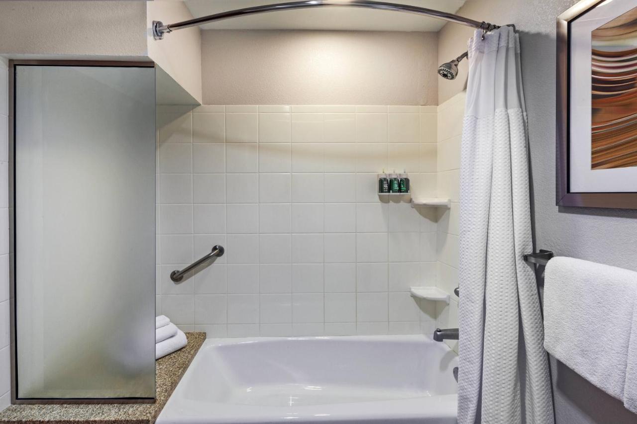 | Courtyard by Marriott Tulsa Woodland Hills