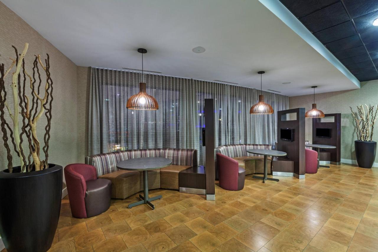 | Courtyard by Marriott Tulsa Woodland Hills