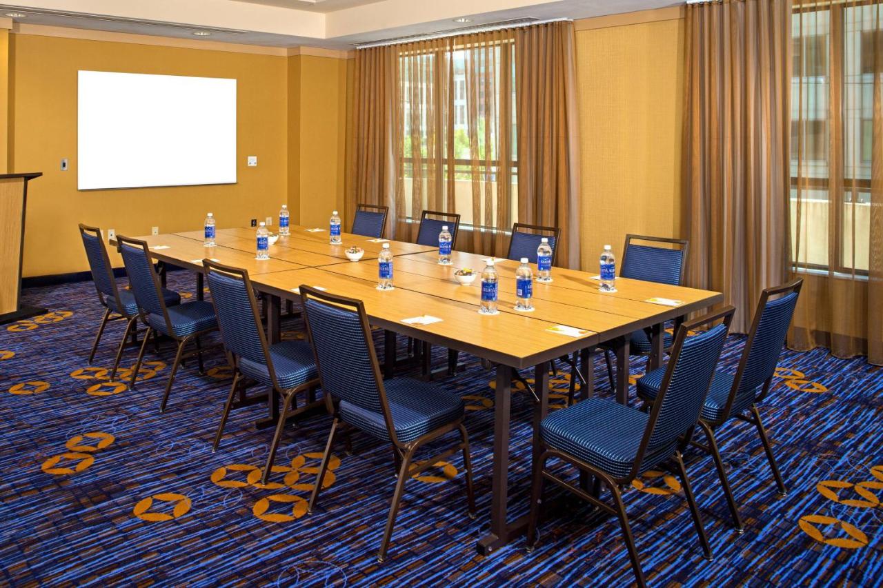 | Courtyard by Marriott Washington Capitol Hill/Navy Yard