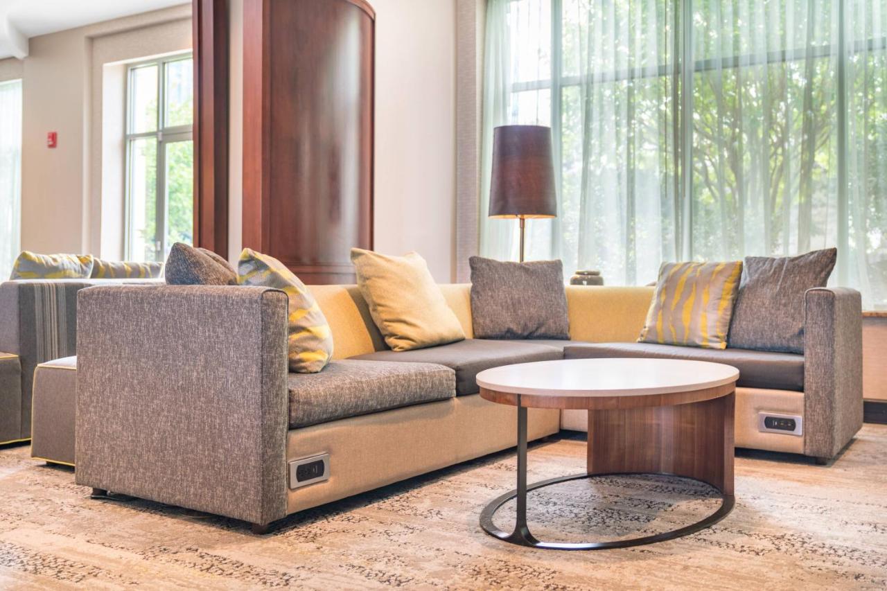| Courtyard by Marriott Silver Spring Downtown
