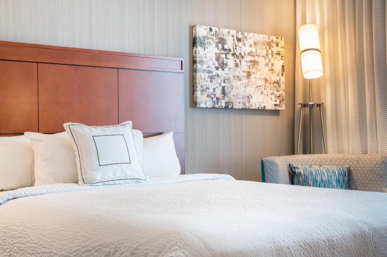 | Courtyard by Marriott Silver Spring Downtown