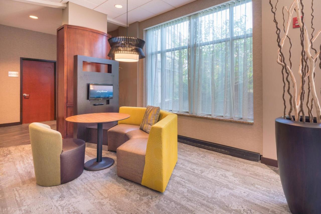 | Courtyard by Marriott Silver Spring Downtown