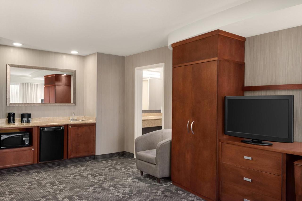 King Suite with Sofa Bed at Courtyard by Marriott Potomac Mills Woodbridge