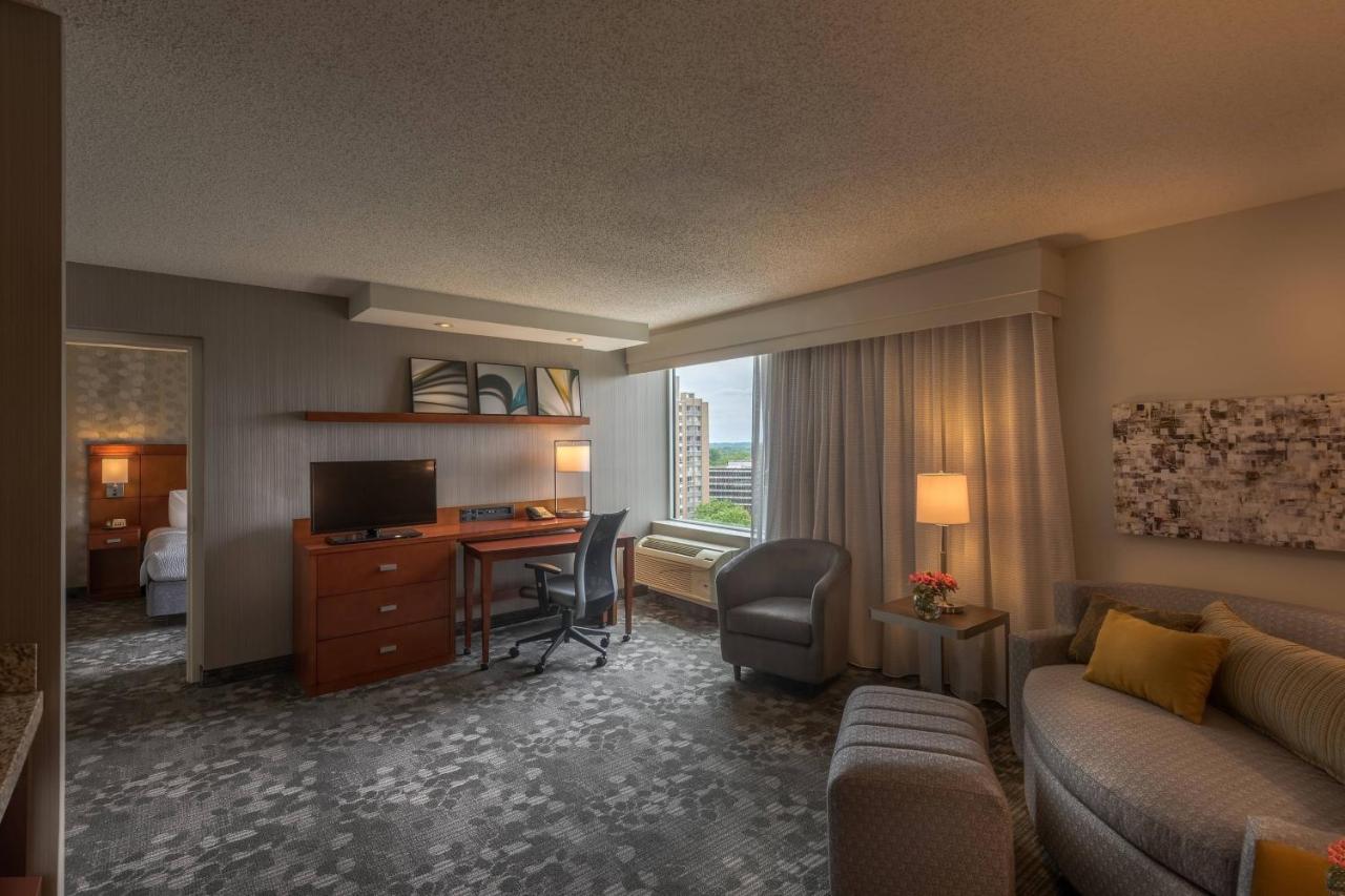 | Courtyard by Marriott Bethesda Chevy Chase