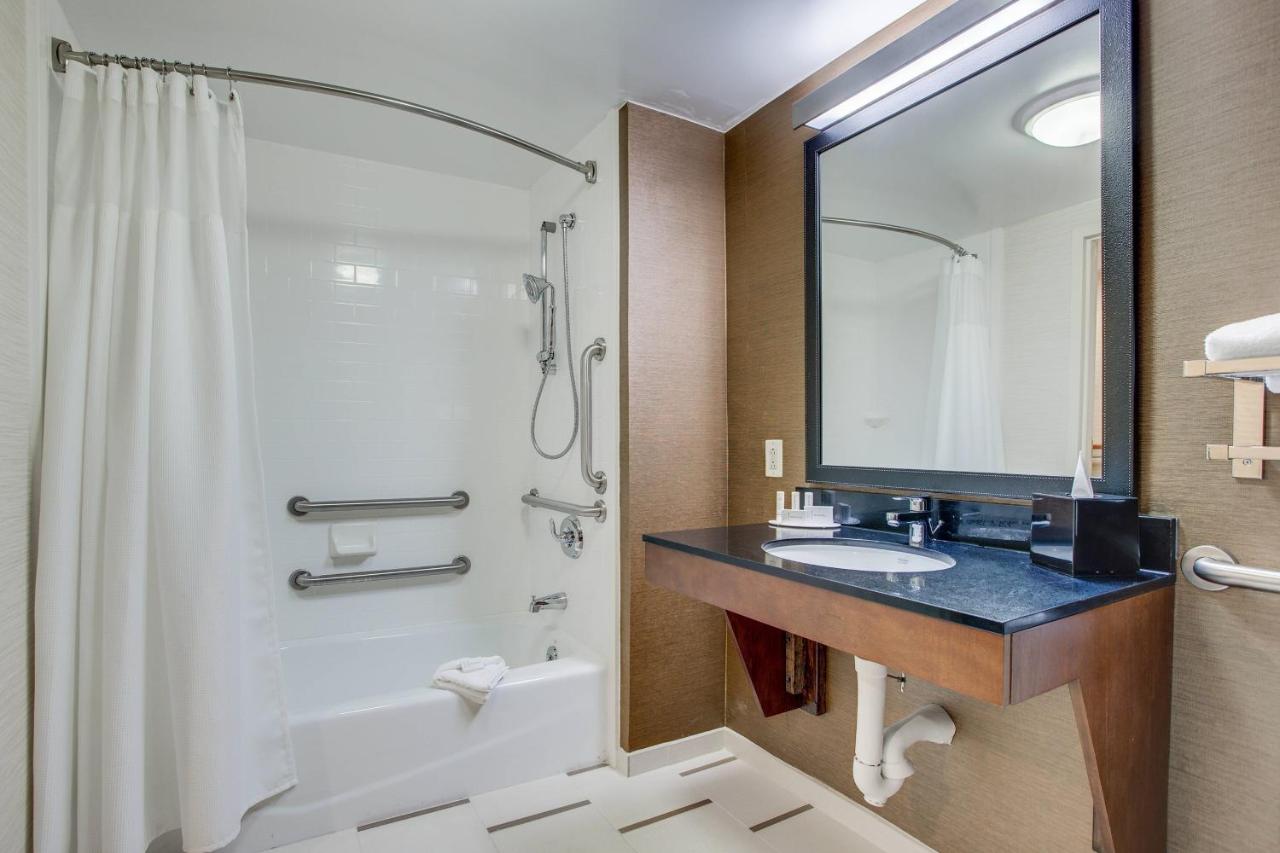 | Fairfield Inn by Marriott Burlington Williston