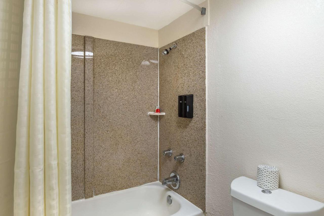 | Days Inn by Wyndham Richmond/South