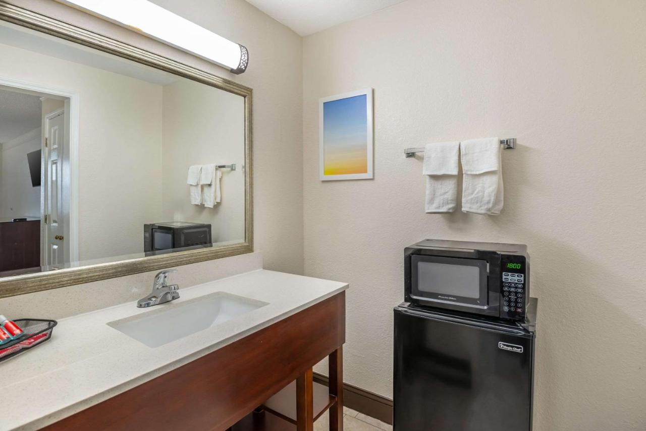 | Days Inn by Wyndham Richmond/South