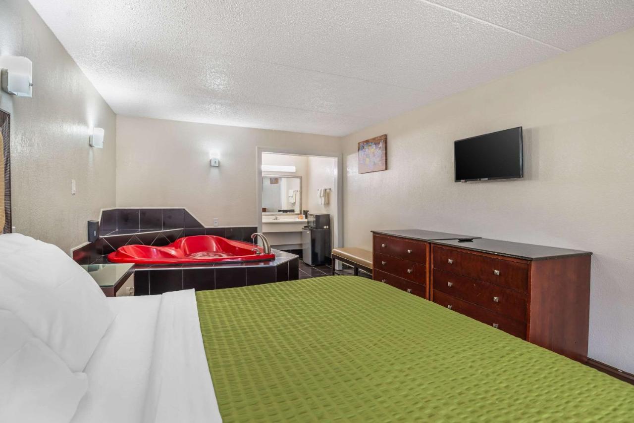 | Days Inn by Wyndham Richmond/South