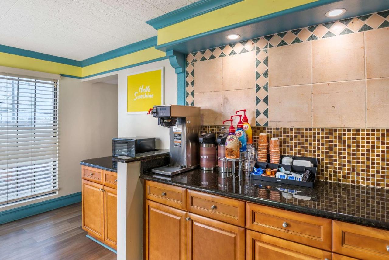 | Days Inn by Wyndham Richmond/South