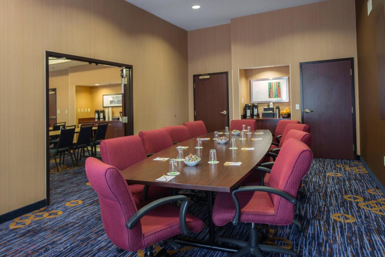 | Courtyard Boston Raynham