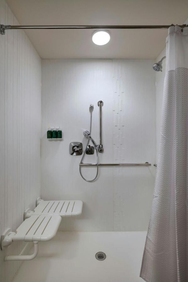 | Courtyard St. Louis Brentwood