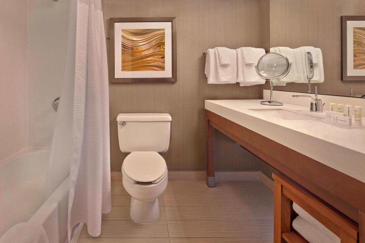 King Room at Courtyard by Marriott Philadelphia City Avenue