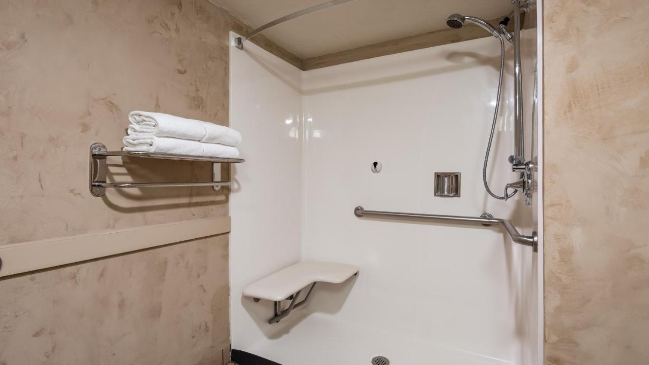  | Best Western Plus Raton Hotel