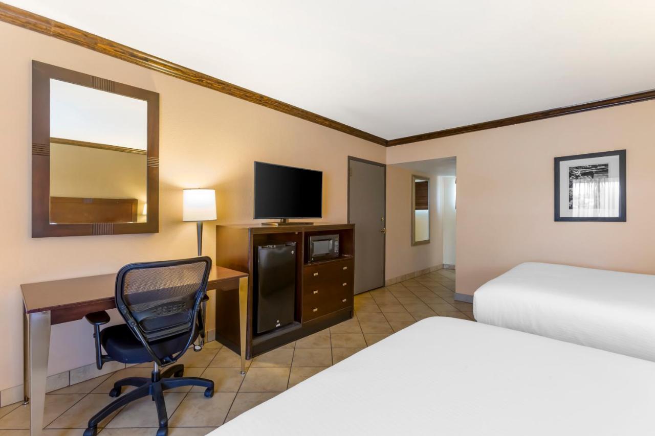  | Best Western Plus Raton Hotel