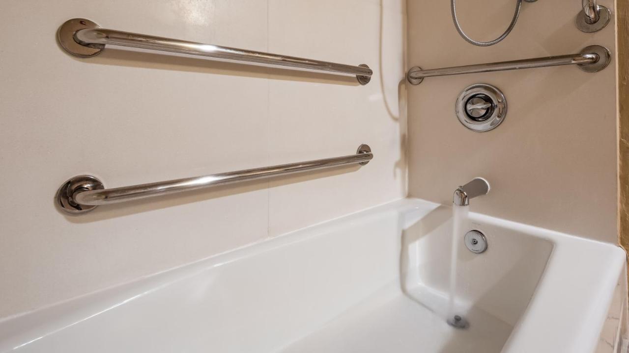  | Best Western Plus Raton Hotel