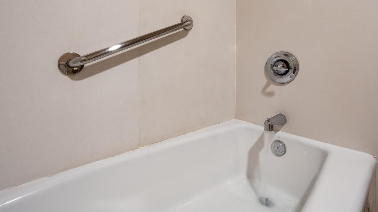 King Room with Roll - In Shower - Disability Access at Best Western Plus Raton Hotel
