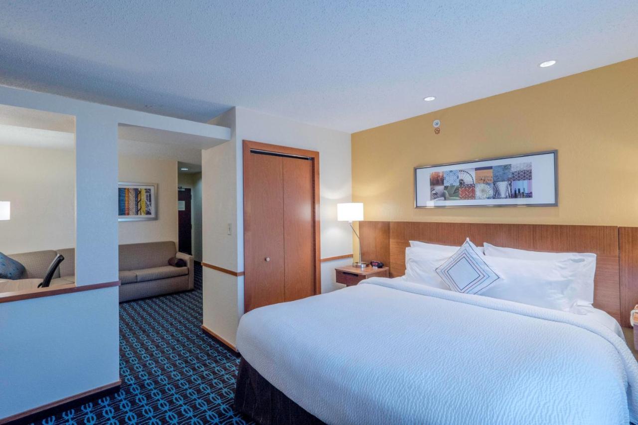 | Fairfield Inn & Suites by Marriott Cleveland Streetsboro