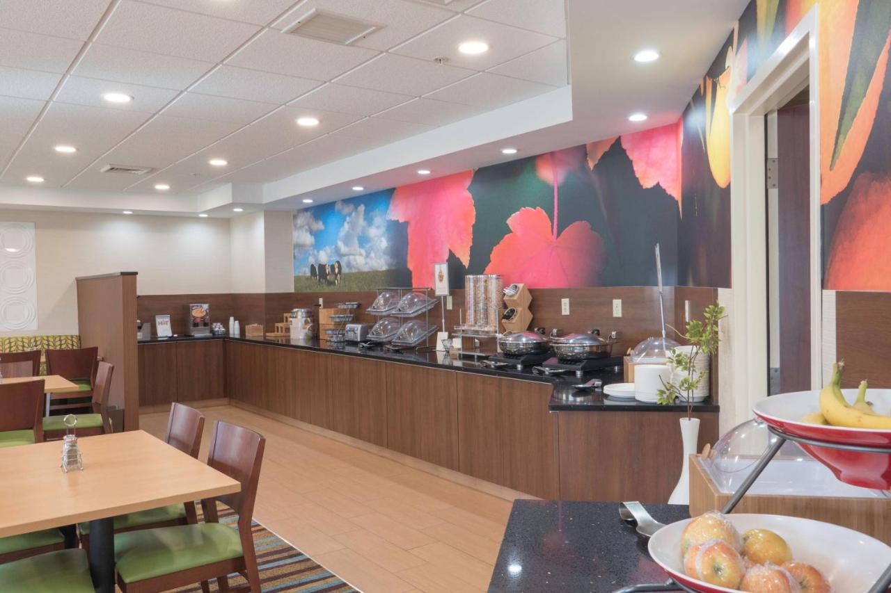 | Fairfield Inn & Suites by Marriott Cleveland Streetsboro