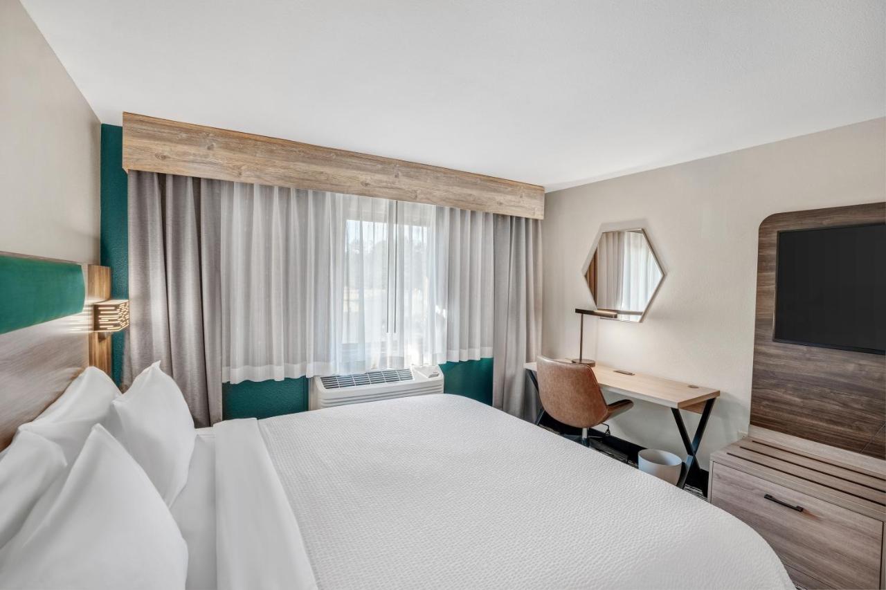 King Suite - Non-Smoking at Holiday Inn Express & Suites Hayward by IHG