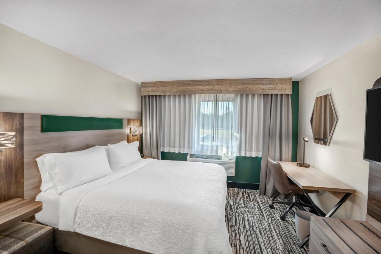 King Suite - Non-Smoking at Holiday Inn Express & Suites Hayward by IHG