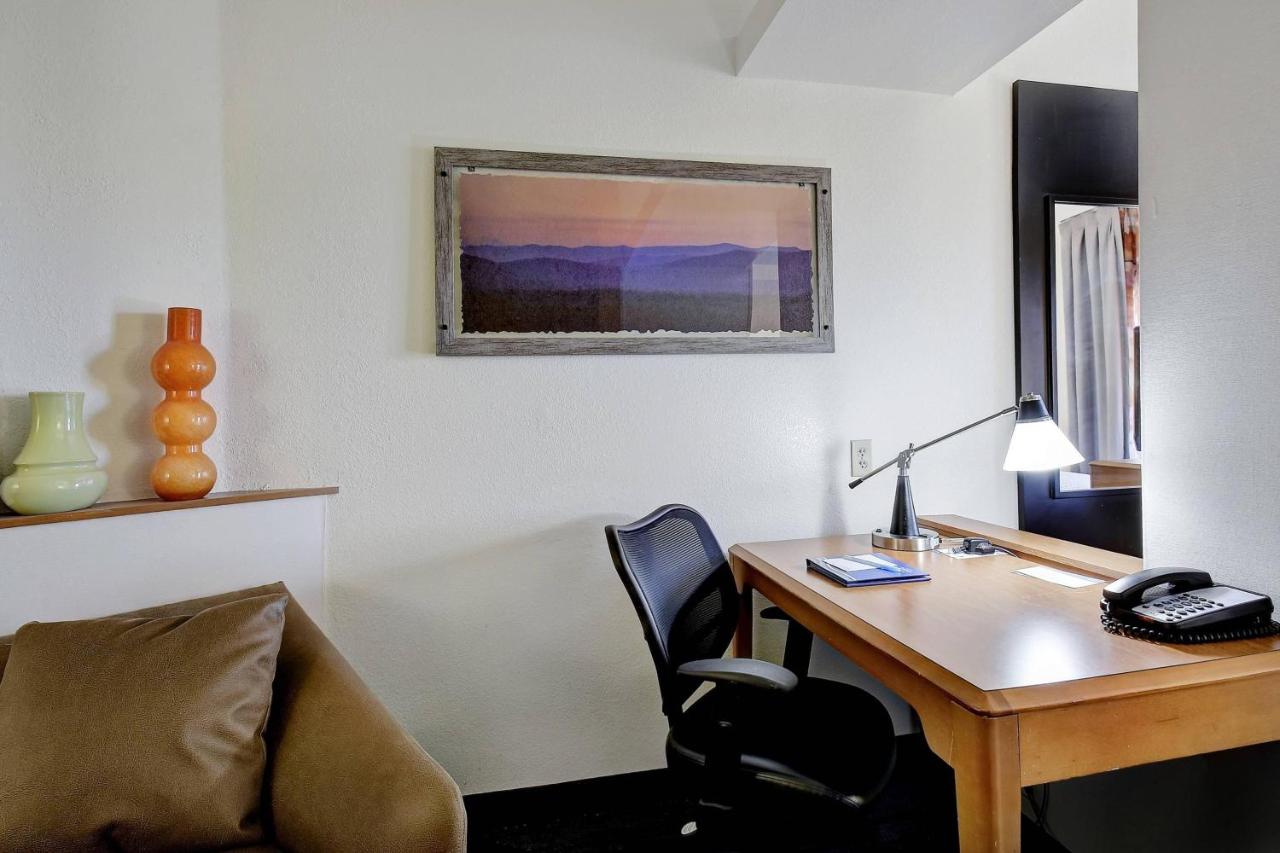 | Fairfield Inn & Suites Marriott San Antonio Boerne