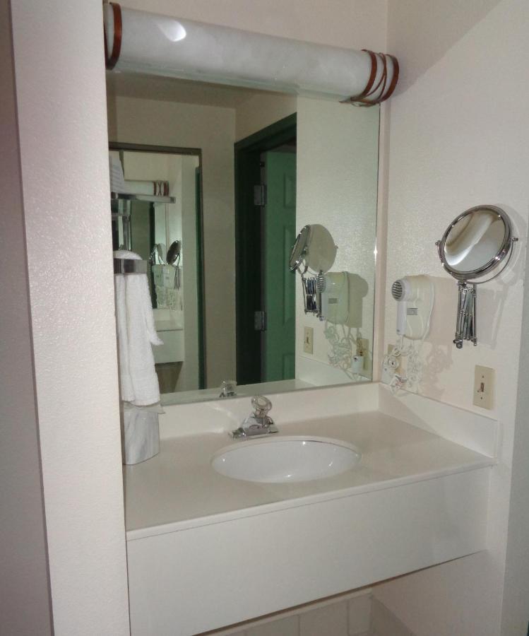| Allure Suites