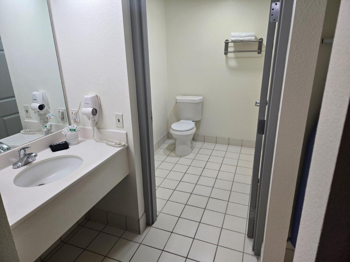 | Allure Suites
