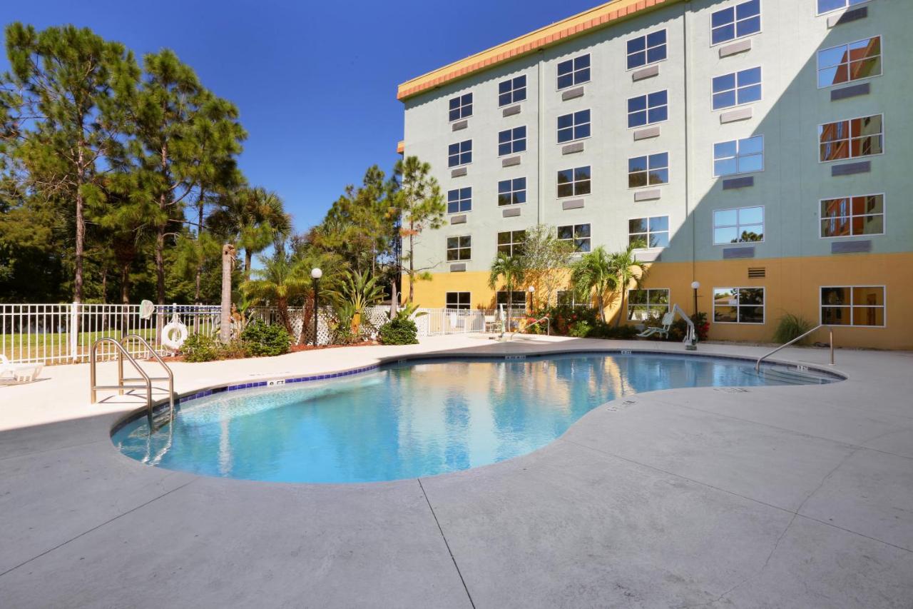 | Allure Suites