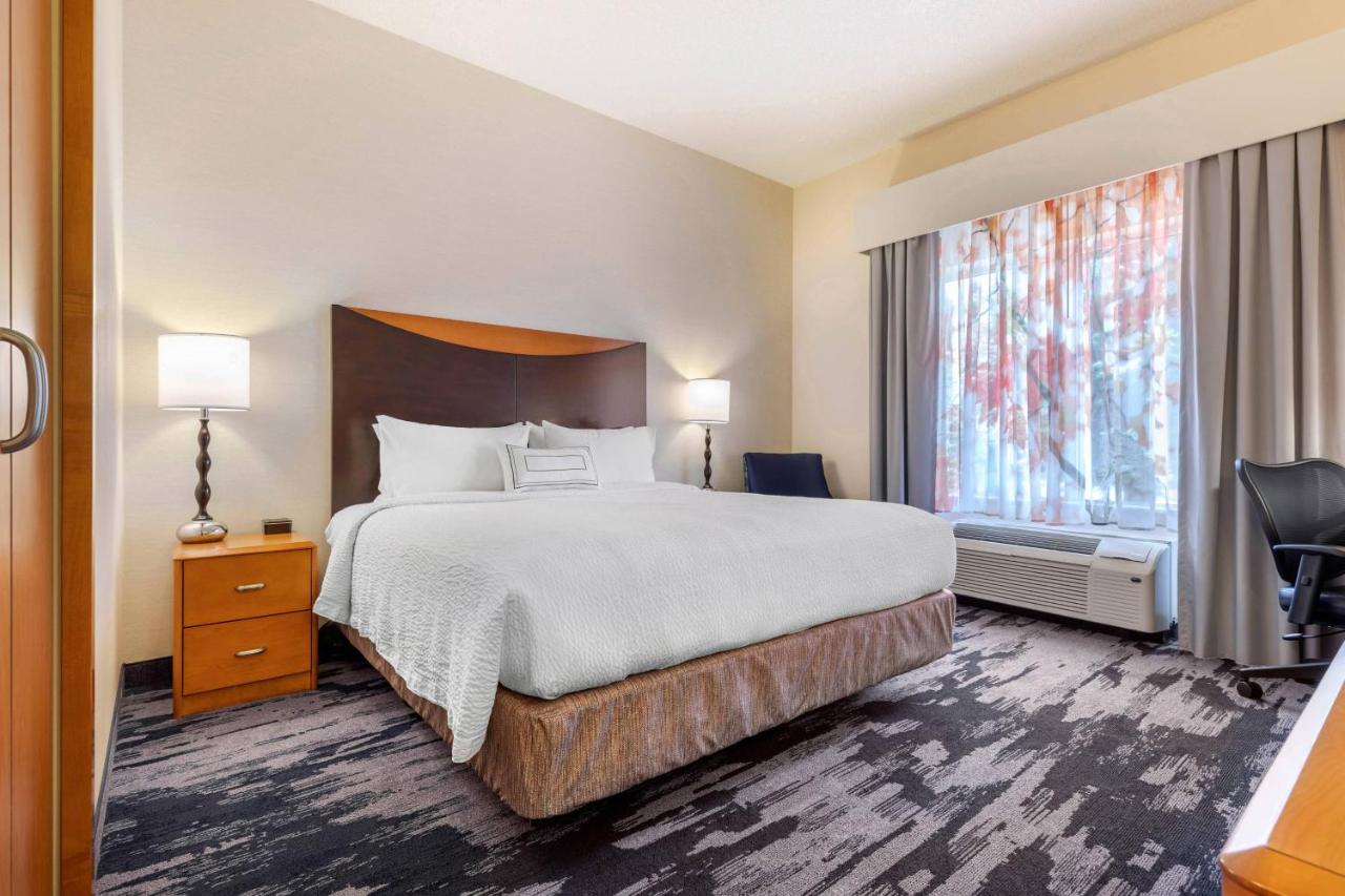 | Fairfield Inn & Suites by Marriott Rockford