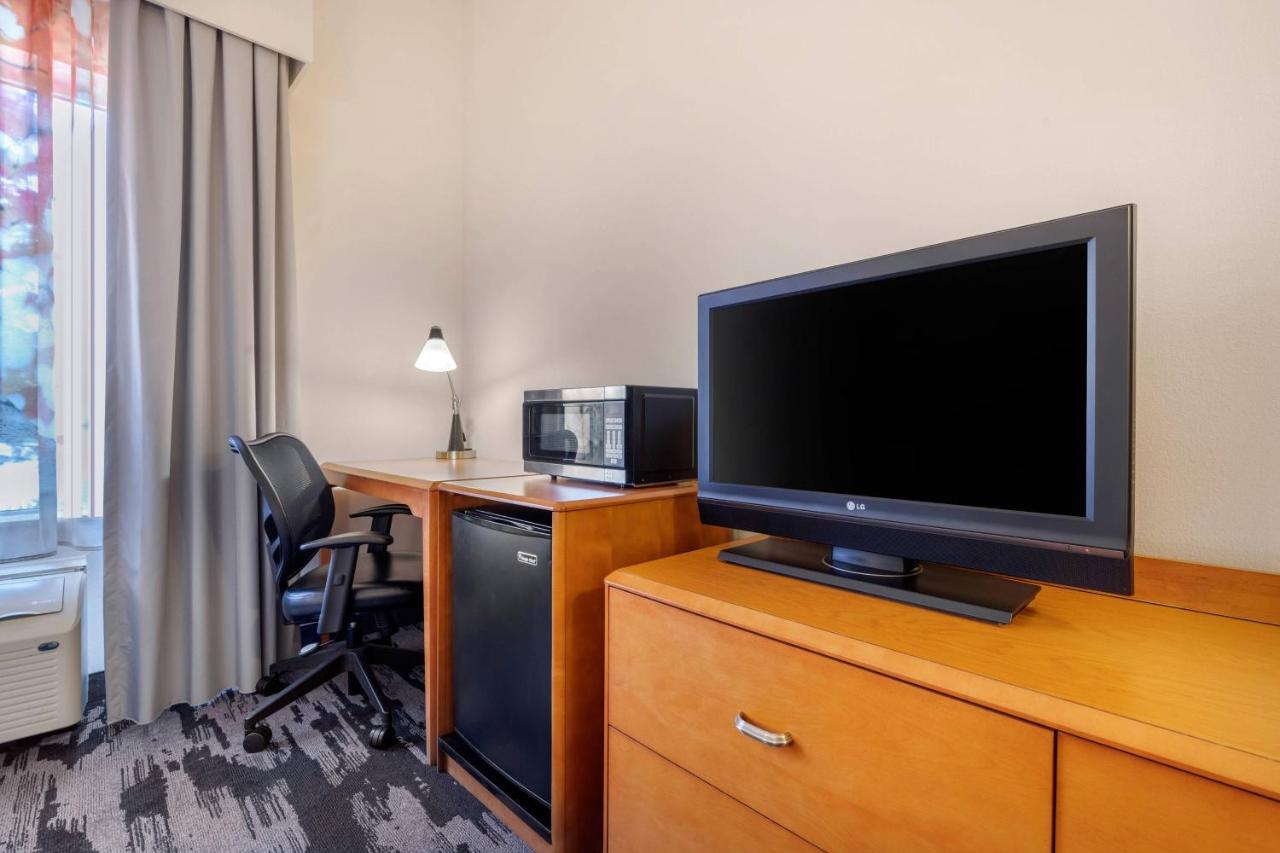 | Fairfield Inn & Suites by Marriott Rockford