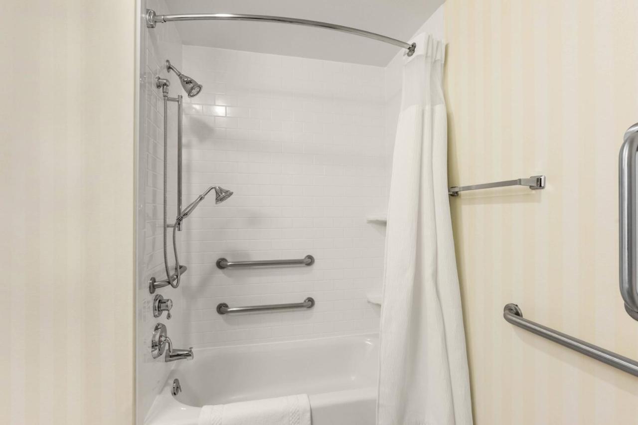 | Fairfield Inn & Suites by Marriott Rockford